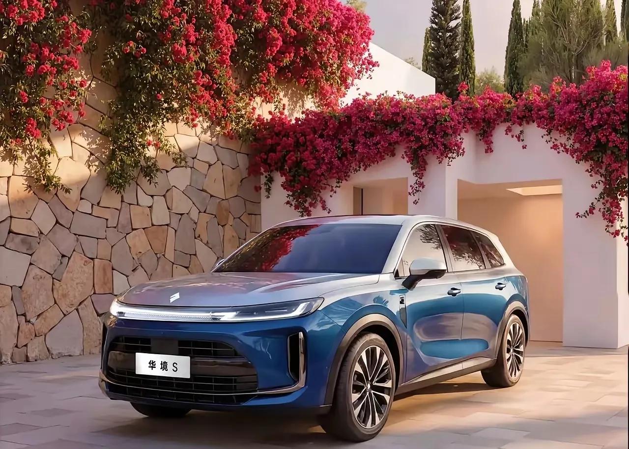 4月7日，由上汽五菱与华为乾崑合作的首款大六座旗舰SUV首发亮相并开启预订。预售