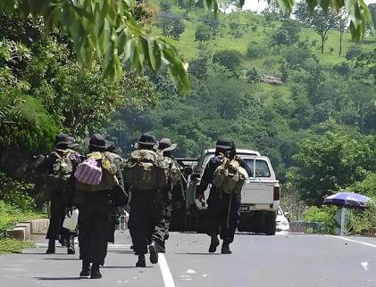 洪森背刺他信父女终有报，泰柬刚刚开战三天，柬埔寨就不堪一击。
 
洪森父子当初对