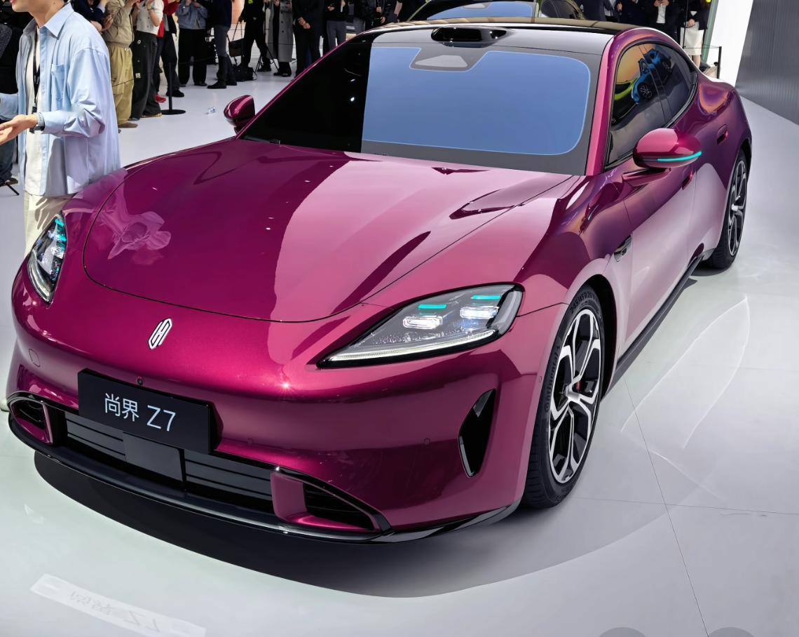 2026北京车展，鸿蒙智行尚界Z7正式登场，定位中大型纯电轿跑，21.98万起售