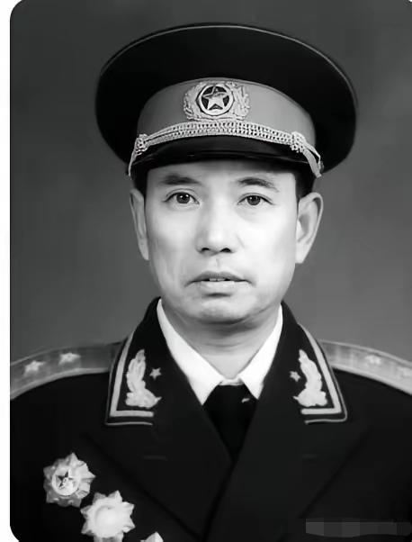 吴克华他是我军历史上唯一一位先后在五个大单位担任司令员的开国中将。39岁任海南军