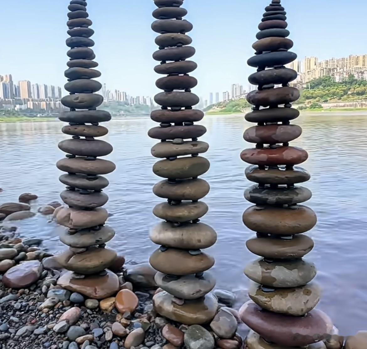 上联：上上下下上下一致
下联：左左右右左右相随