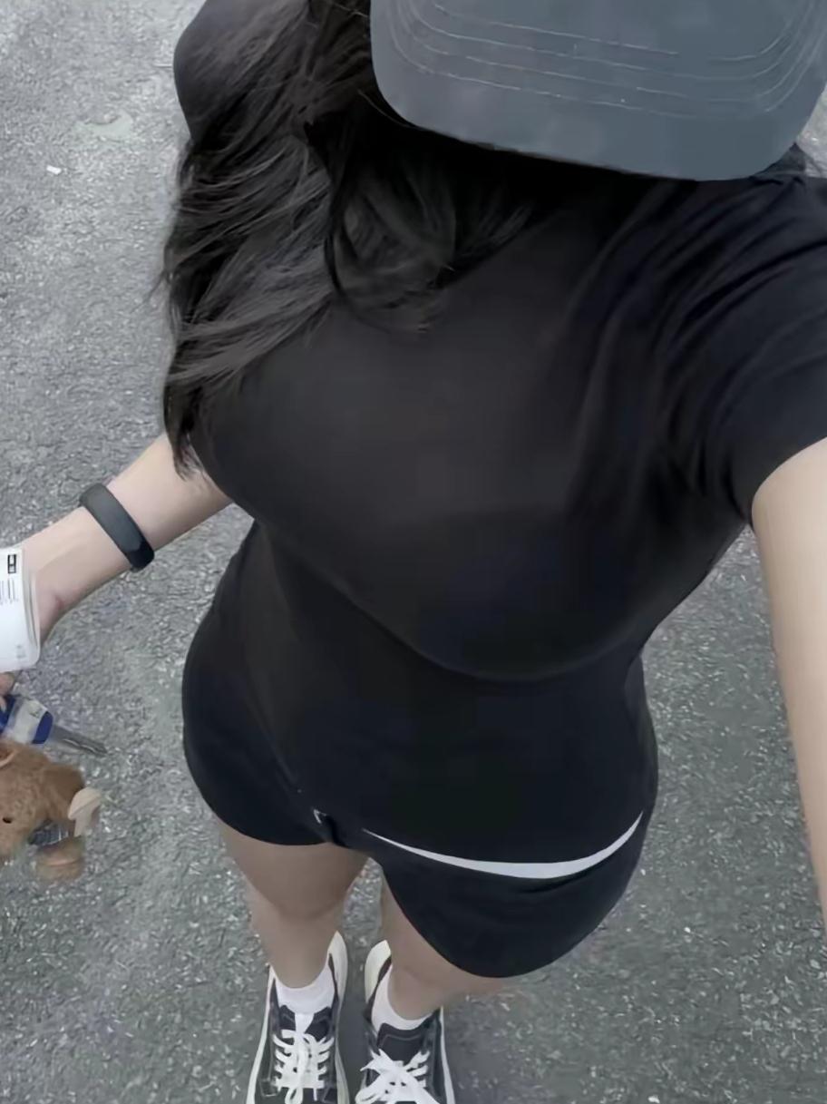 我不喜欢和女人一起出去玩的，这次和多年的女性好友一起出去旅行，彻底翻脸了。原本计