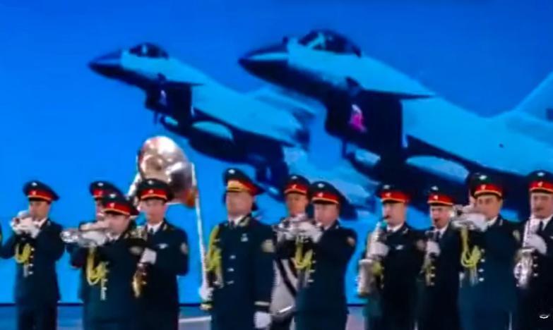 出手相当干脆！乌兹别克斯坦火速拿下歼‑10CE。8 月 30 日，乌方放出本国飞