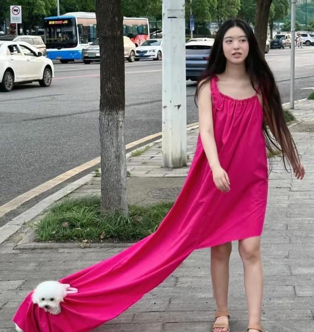 形容两个人好的时候，我们喜欢用一句俗话：“两人好的合穿一条裤子‌”，也有“‌狗打