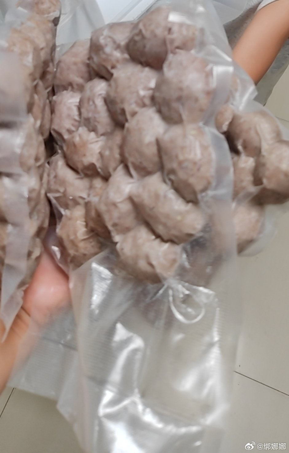 我老公不会说肉麻的话，但真的一直在做温暖我的事。前天晚上和我同学去吃重庆火锅了，