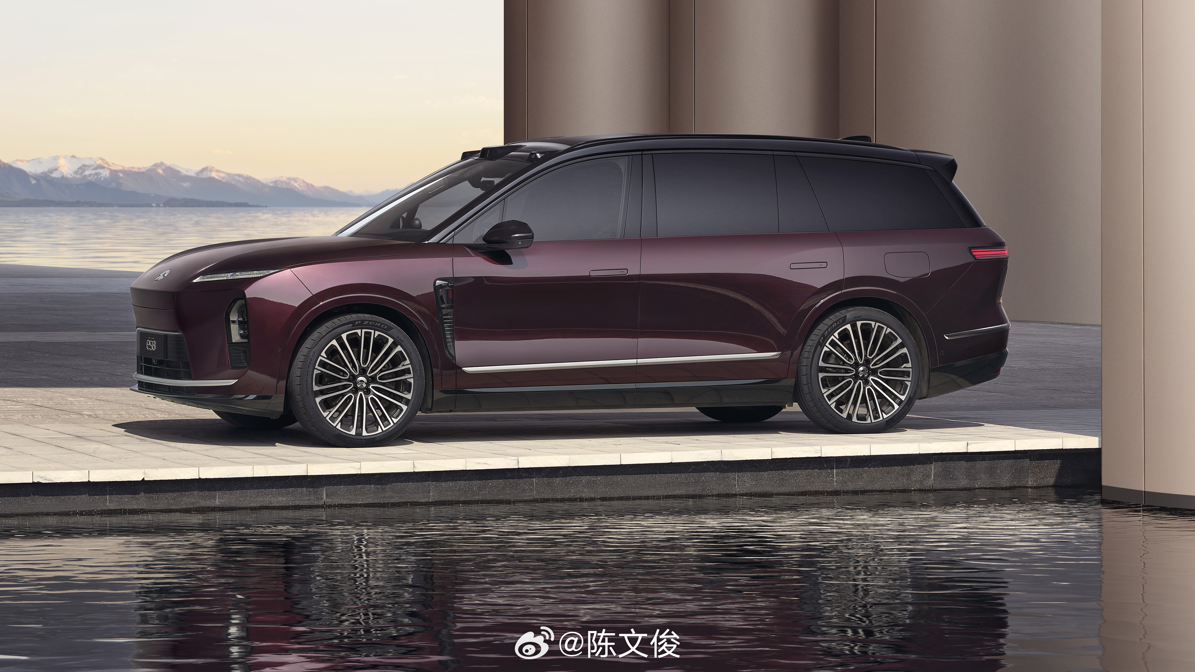 ES8今天新出的这个M42.星光红我是真喜欢，太优雅了。 