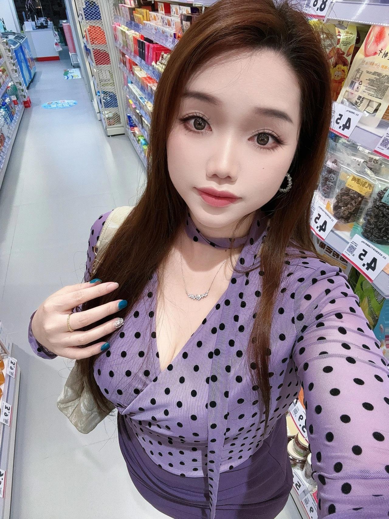 看看气质女神的穿着搭配吧[kiss]