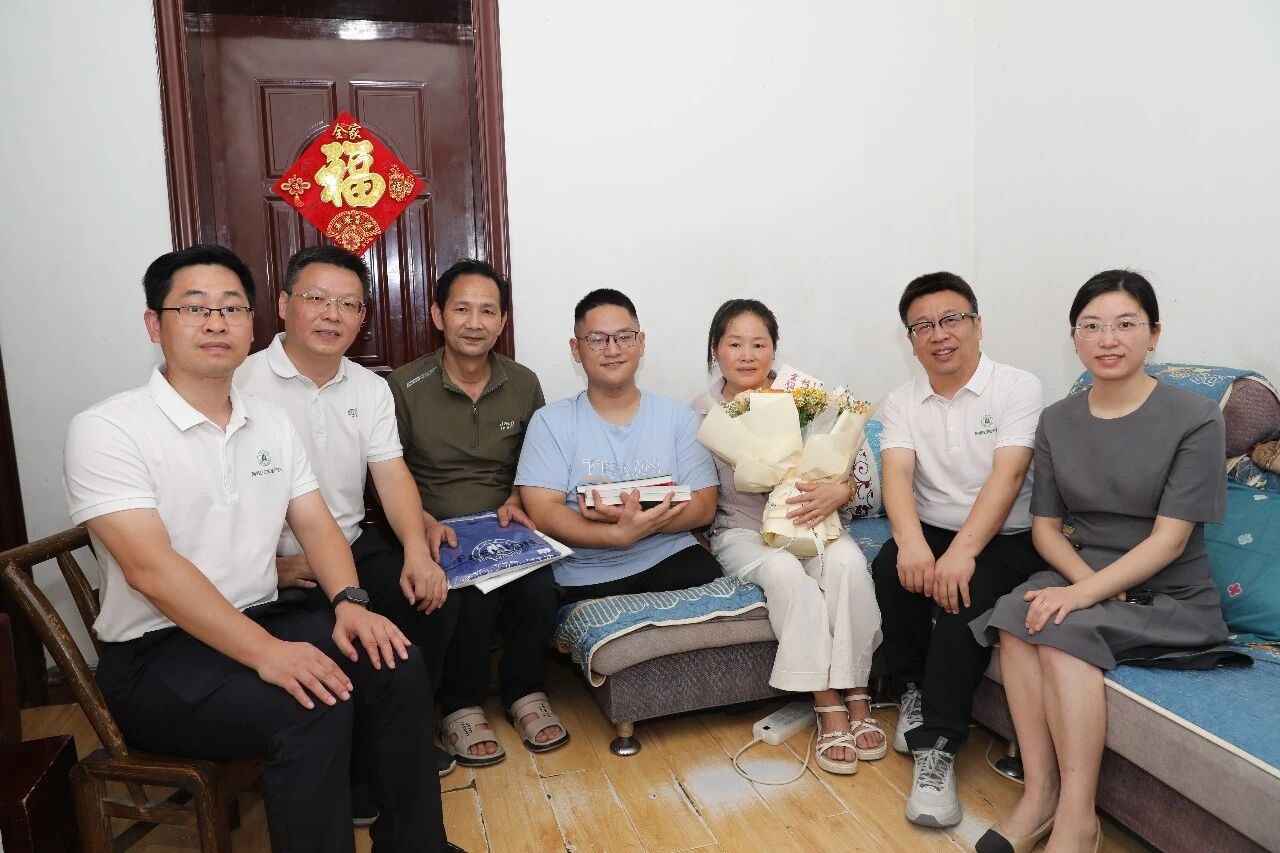 板凳男孩方宇翔被湖北大学密码科学与技术专业录取，父亲：非常感动