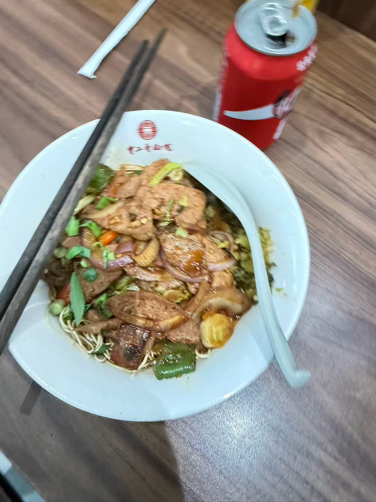 懂得跟过去的自己握手言和，把时间用在进步上，而不是抱怨上，做一个懂得承担，懂得分