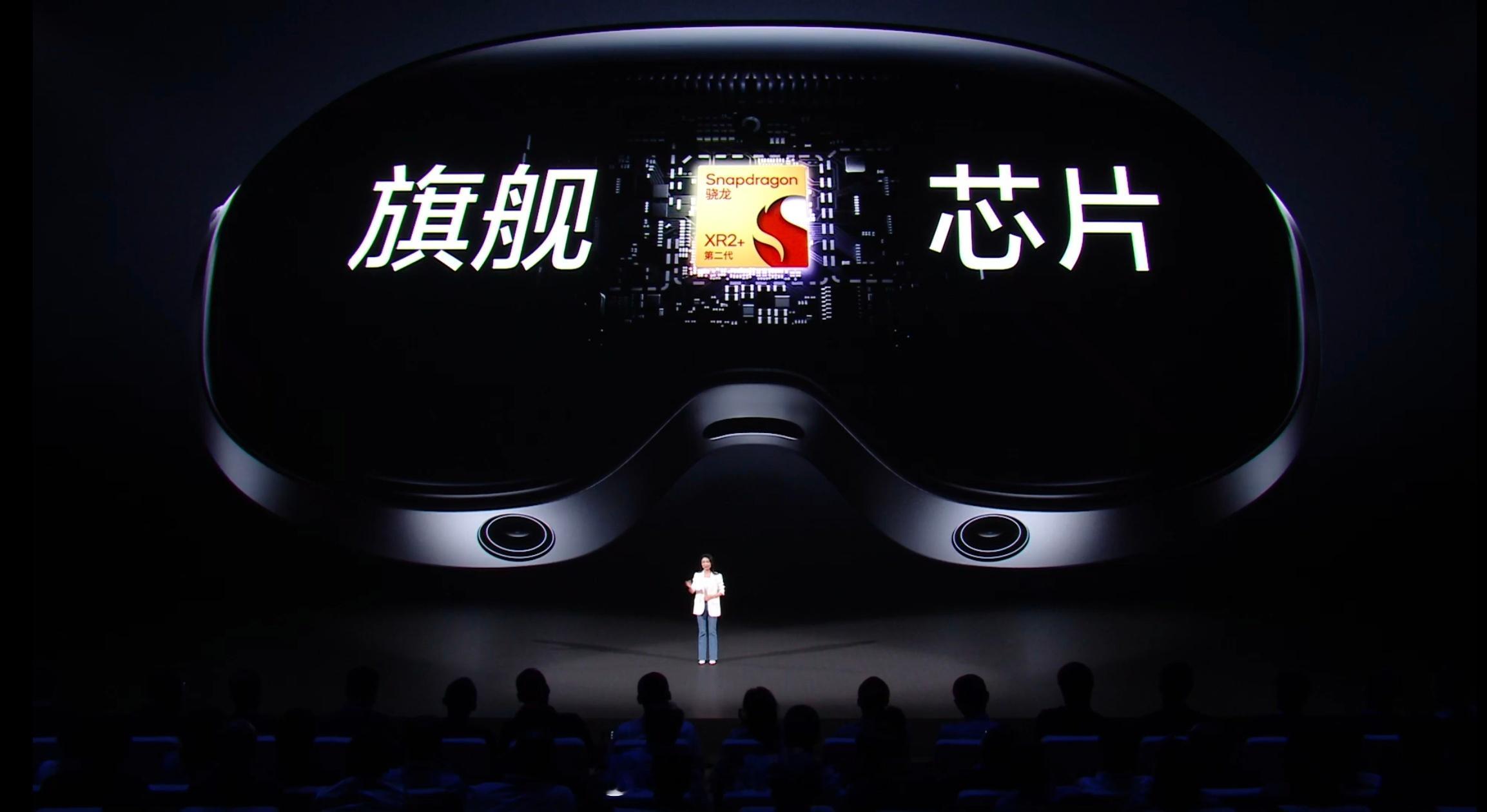 头显除了解决轻、可穿戴，内容生态体验是最核心的。vivo Vision 支持巨幕