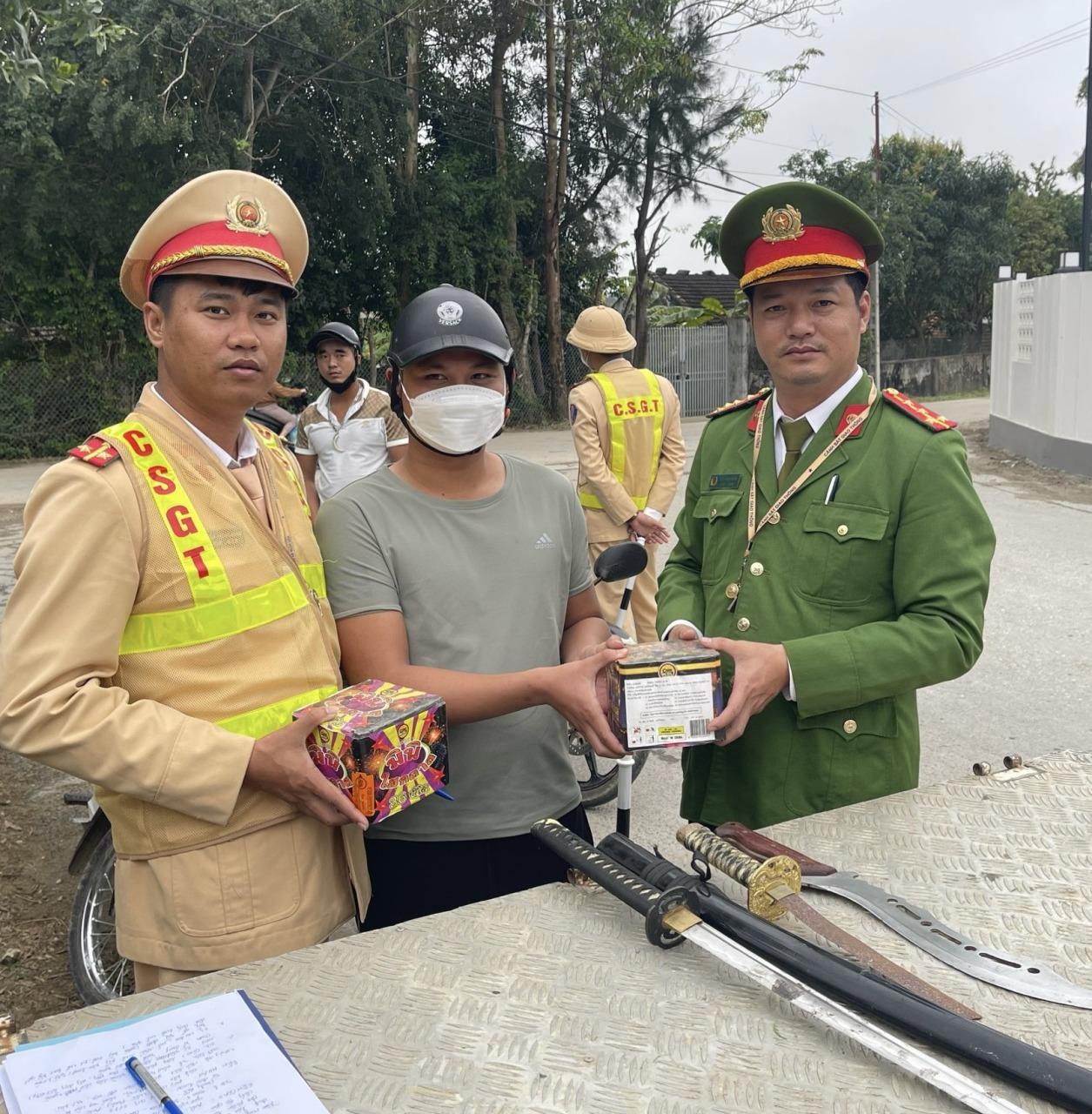 越南警方让居民主动上交武器和易燃易爆产品