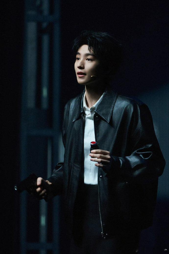 王俊凯话剧唱跳舞台虽然在等个人演唱会，但话剧里的唱跳已经足够惊艳！王俊凯每一次舞