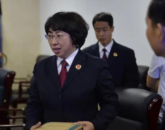 广西柳州，5旬男子欲与妻子同房时被妻子拒绝。男子恼羞成怒，遂用辣椒水喷妻子的脸部