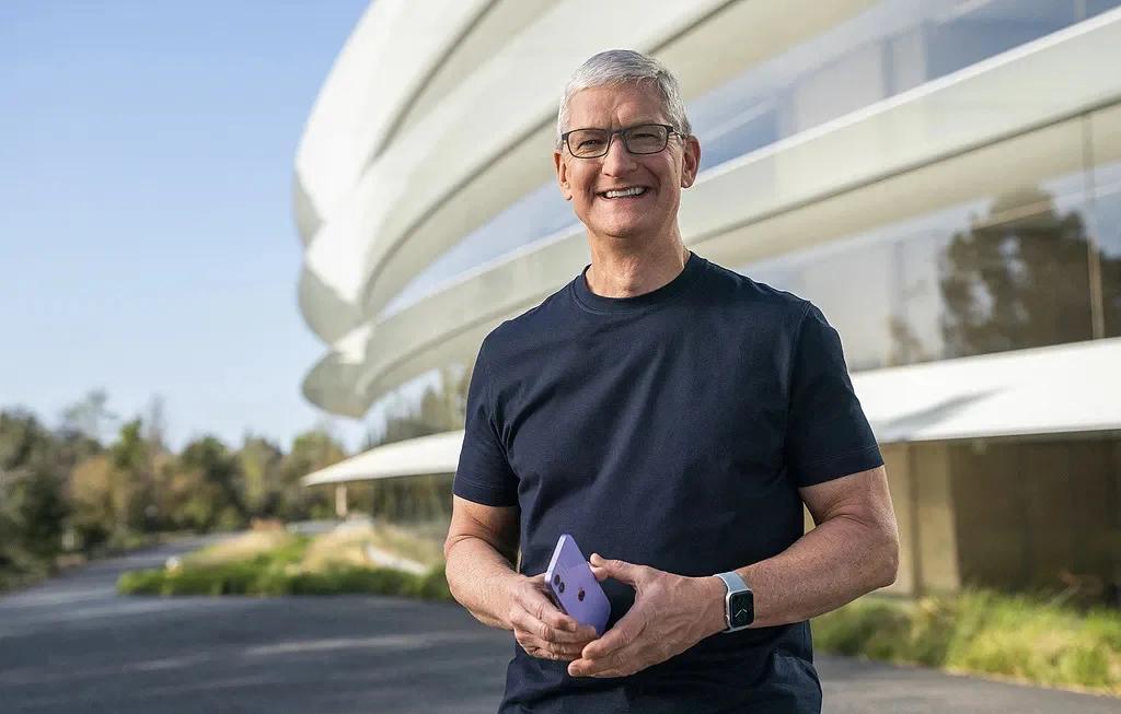 【热点评述】对于苹果公司CEO库克的战略选择的争议，或许反映了当前科技公司所面临