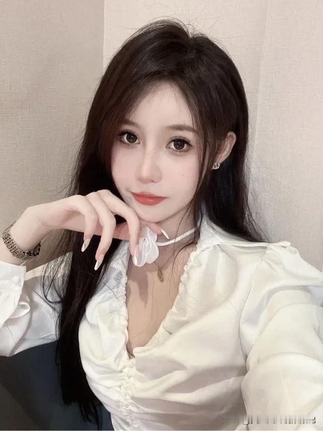 有时候忘了自己是个有家室的女人，自从有个情人之后，总觉得跟谈恋爱似的，总是期待跟