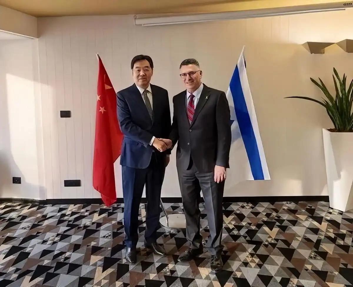 以色列改口了？
以色列11日突然宣布：坚持“一个中国”政策，干脆利落，不带含糊。