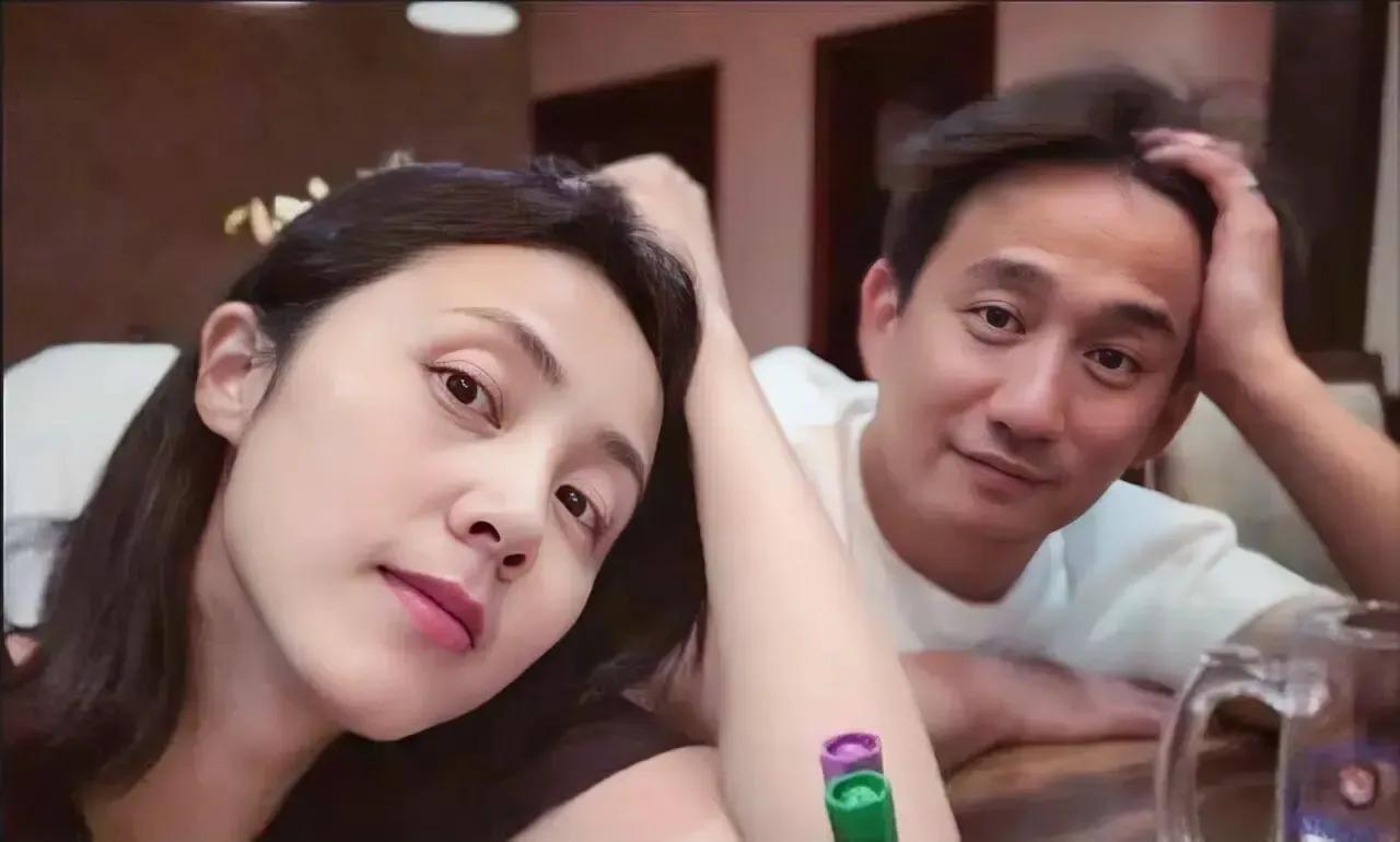 黄磊说，我老婆孙莉不会做饭啊，可是有一次我在外拍戏，她就在家鼓捣起来，差点没把家