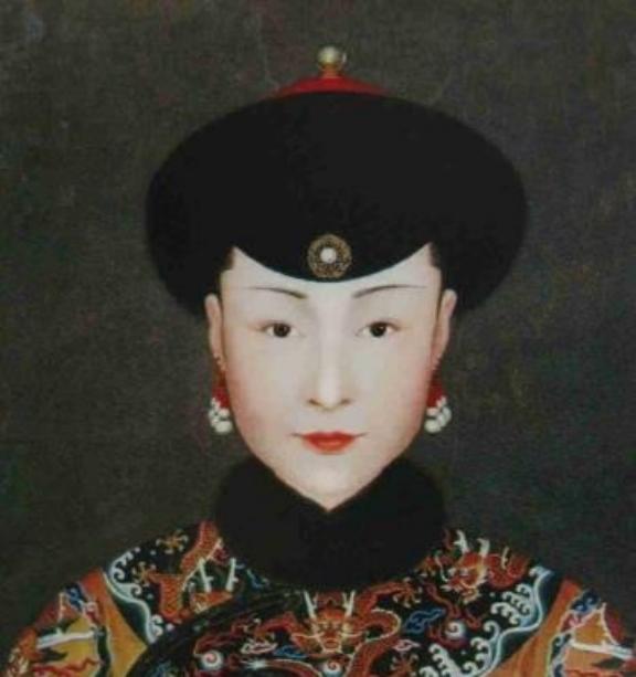1729年，52岁的雍正召13岁马氏侍寝。是夜，马氏被送到了龙榻之上，雍正躺下，