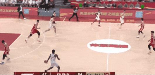 离谱名场面！塞尔维亚球员看错人，传球直接送给场边郭士强😂
 
男篮长沙热身赛，
