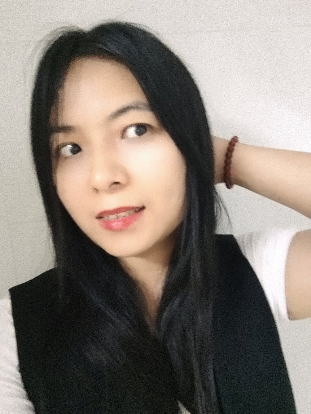 “生来就是原创”的buff按香奈儿的标准，鹅蛋脸根本不用额外装饰，本身就是件行走