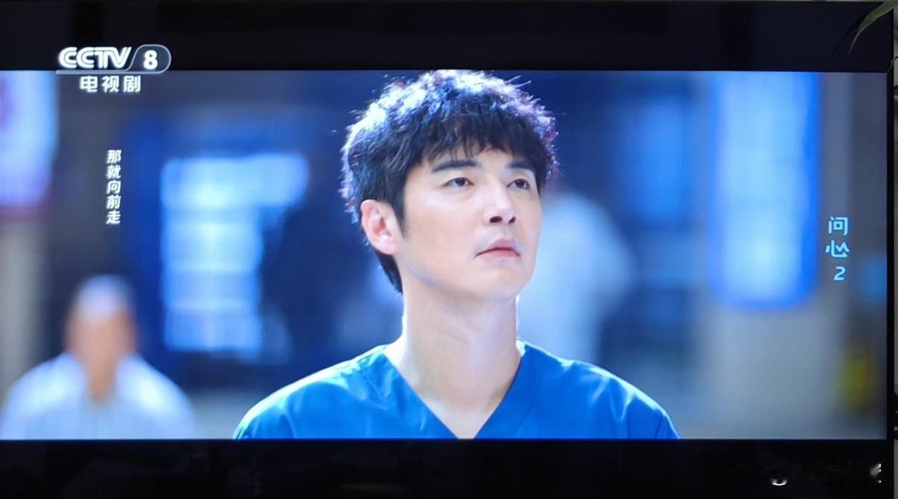 演员金世佳塑造的心外科主任林逸，无疑是《问心2》里最动人的角色。
 
身为东立医
