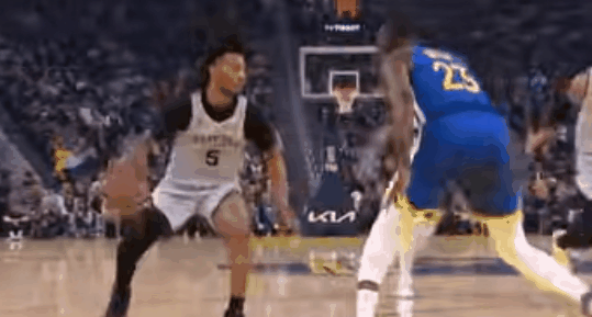 马刺胜勇士，不意外：开季库里一个46一个49，勇士两场也就赢马刺6分；今天勇士少