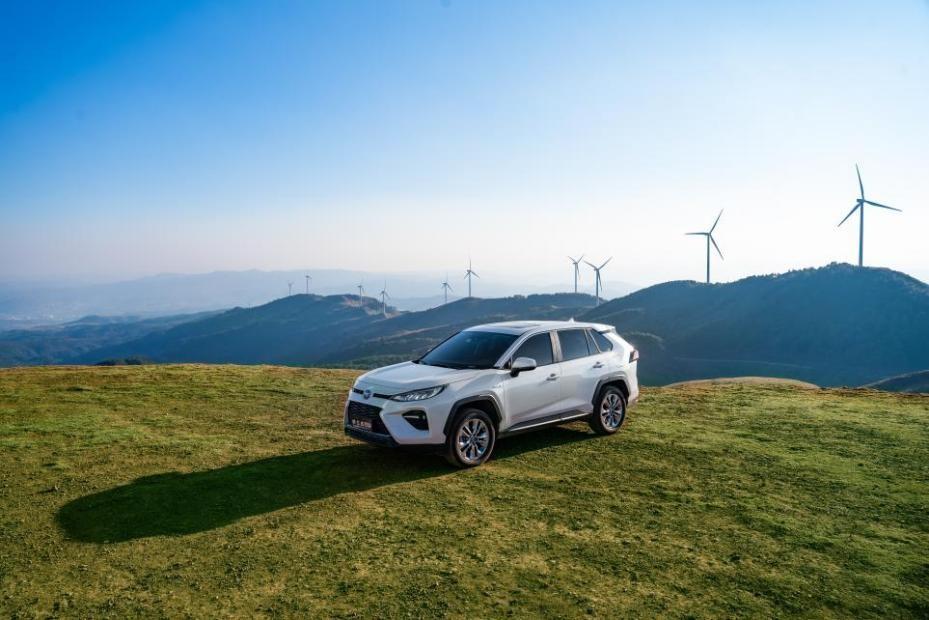 车主集体维权！比亚迪被曝“偷油”，车主怒不可遏！近期，比亚迪因被长城汽车举报存在