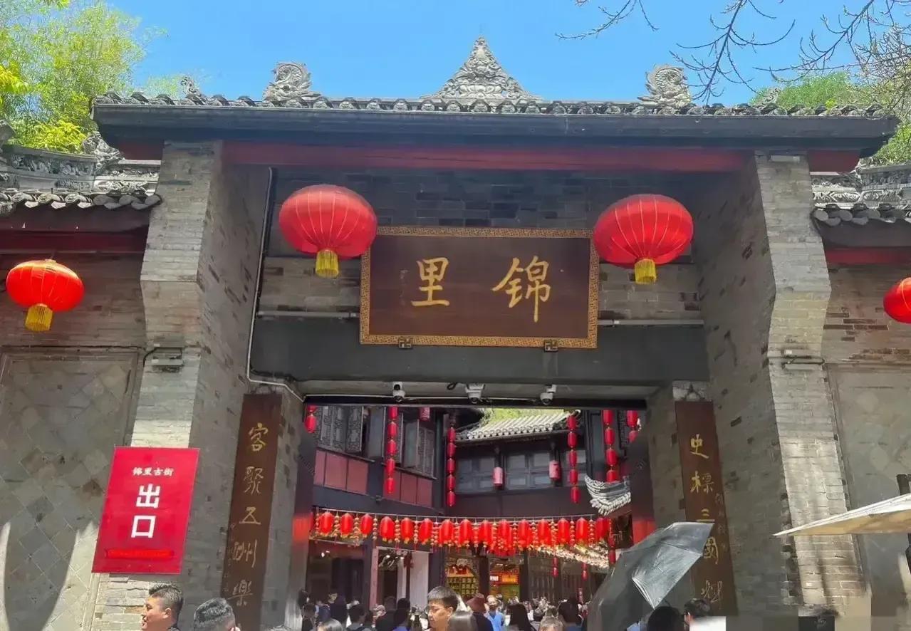 五一假期，这几天成都人太多了，人潮拥挤。朋友给我打电话，问我在成都怎么放松。我在