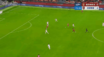 成都蓉城与重庆铜梁龙德比之战3比3平。
    这场比赛产生多个世界波，且双方的