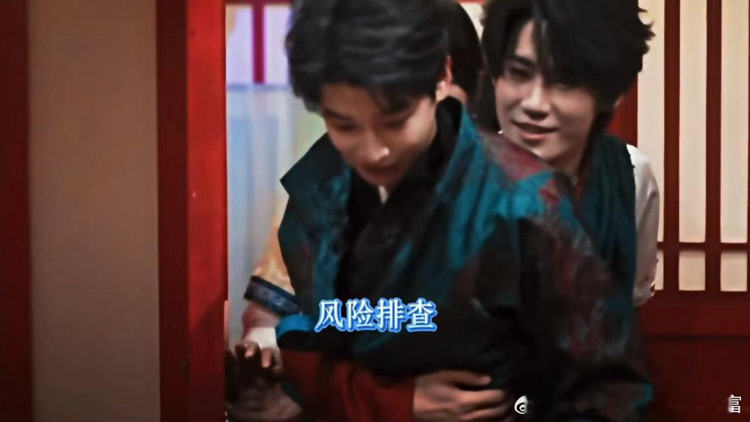 张真源一把抱住彭昱畅张真源全世界正数第一依赖彭昱畅之人全程贴贴不停歇🌝张真源抱