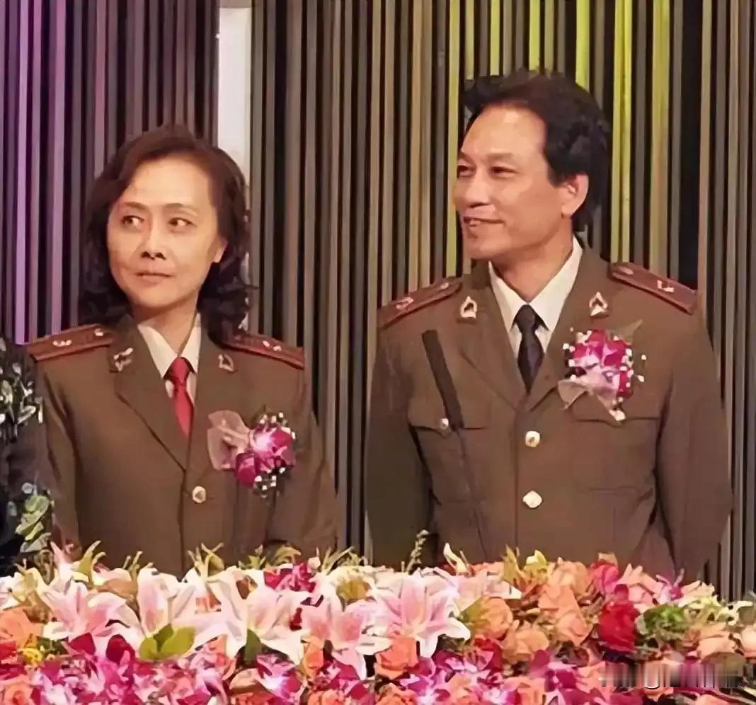 老一辈的爱情！75岁的老艺术家黄梅莹病了，陪在她旁边的不是儿子，是她老伴金鑫，吃