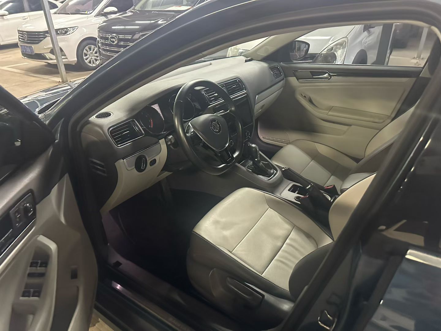 深夜拿下16年上牌大众速腾 1.4T舒适版个人一手车 实表仅行驶2万公里全程4S