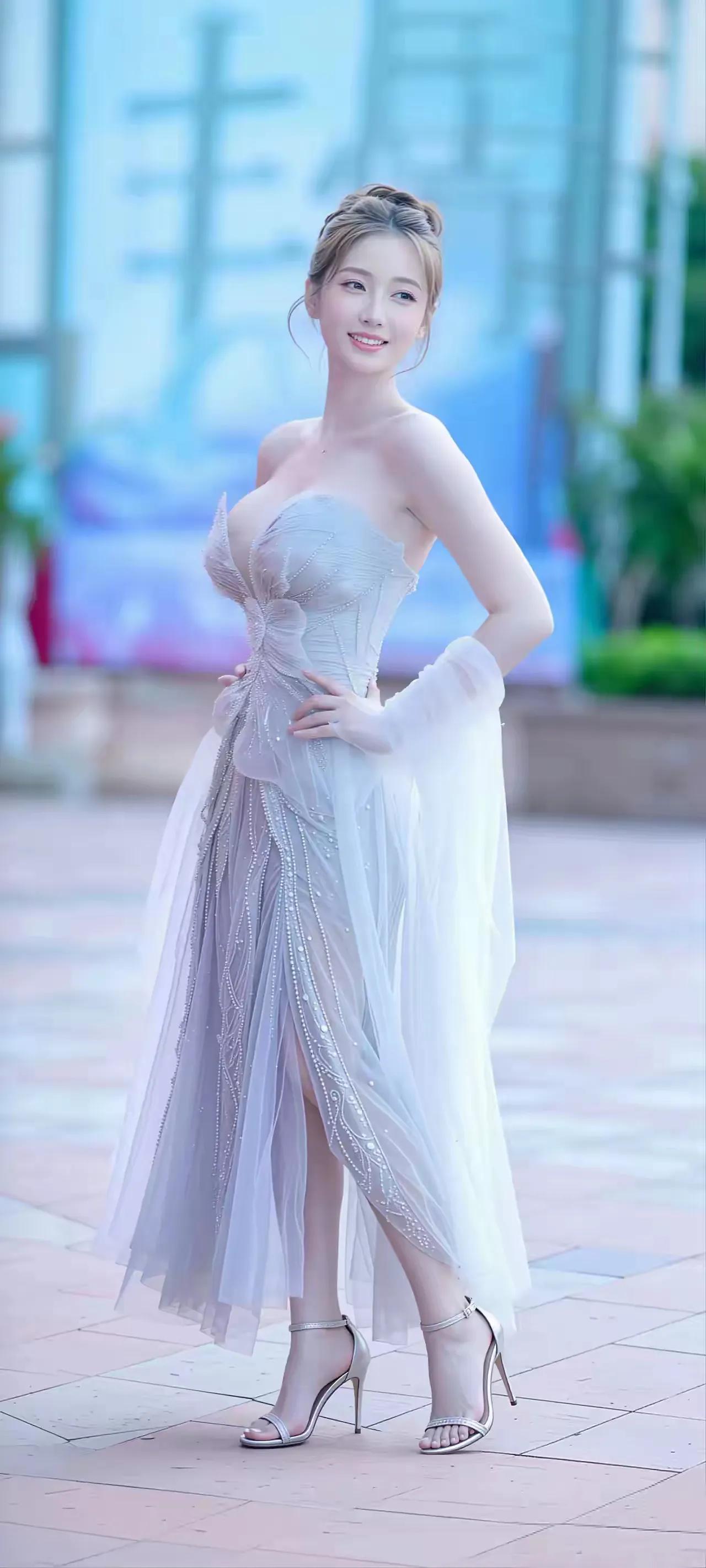 真是美艳，堪称绝色。