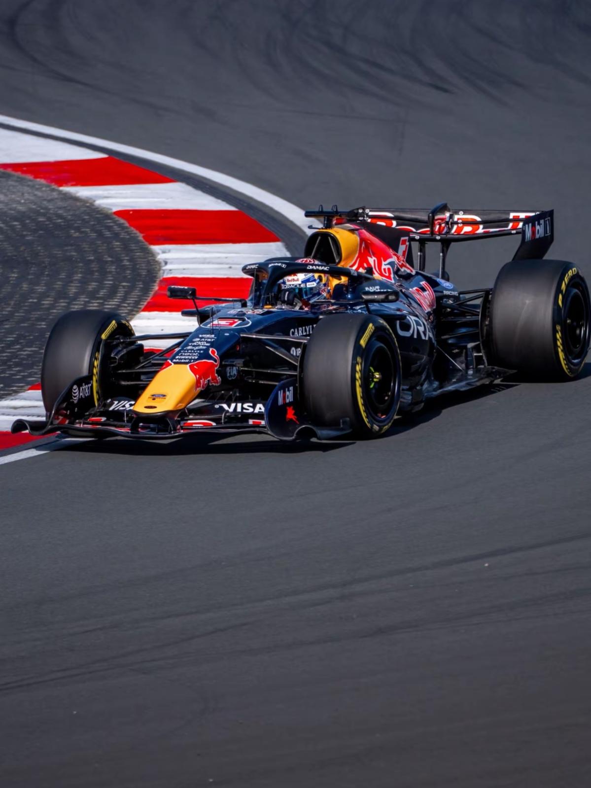 虽然维斯塔潘在中国场退赛了，但是我认为他还依旧保持着不错的状态。
作为最年轻首秀