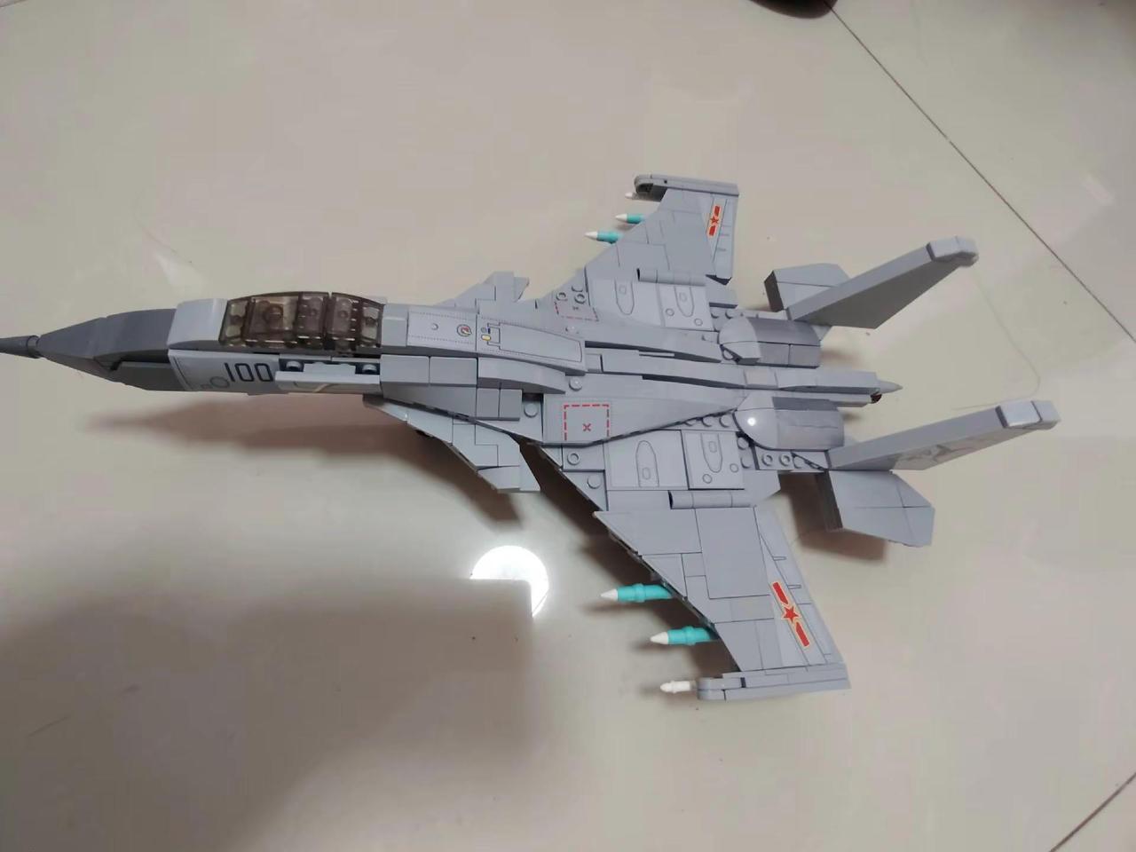 几小时的劳动成果，新一代歼15B组装玩毕，来自小朋友的快乐！