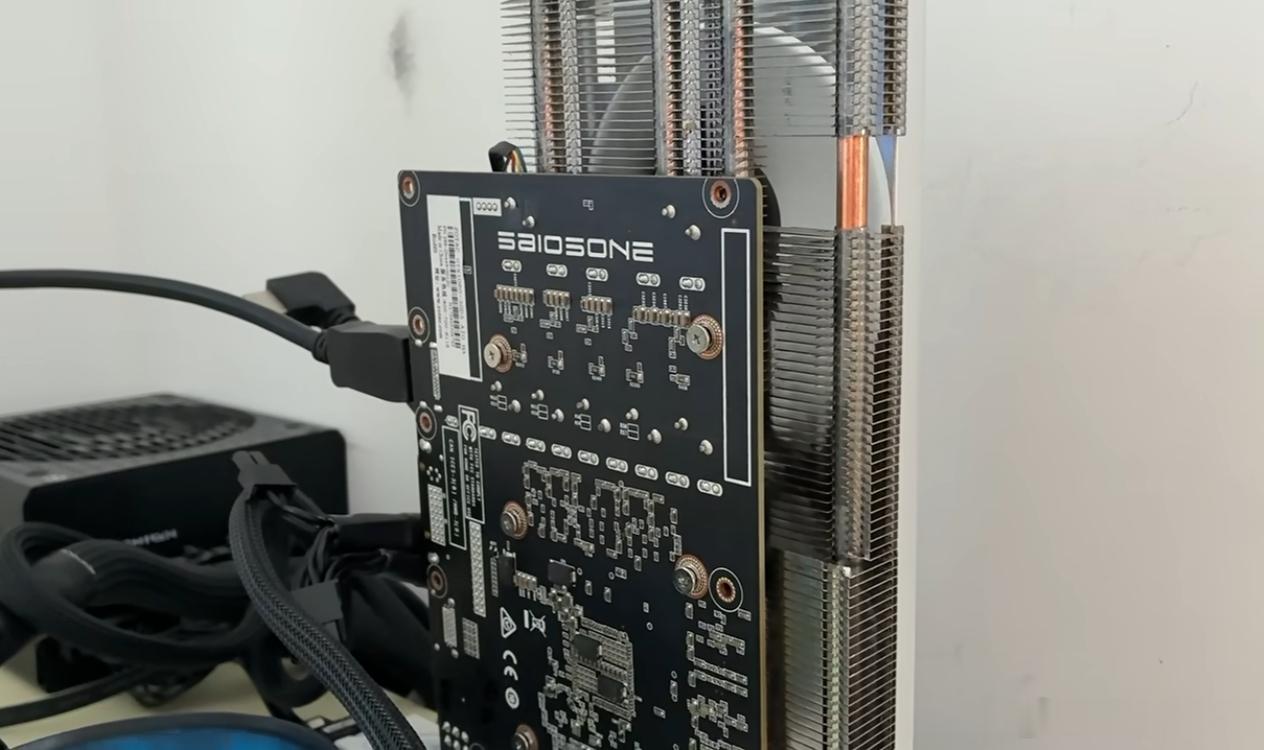 近日一位YouTuber博主展示了一款设计极其罕见的索泰定制版GTX 1060 