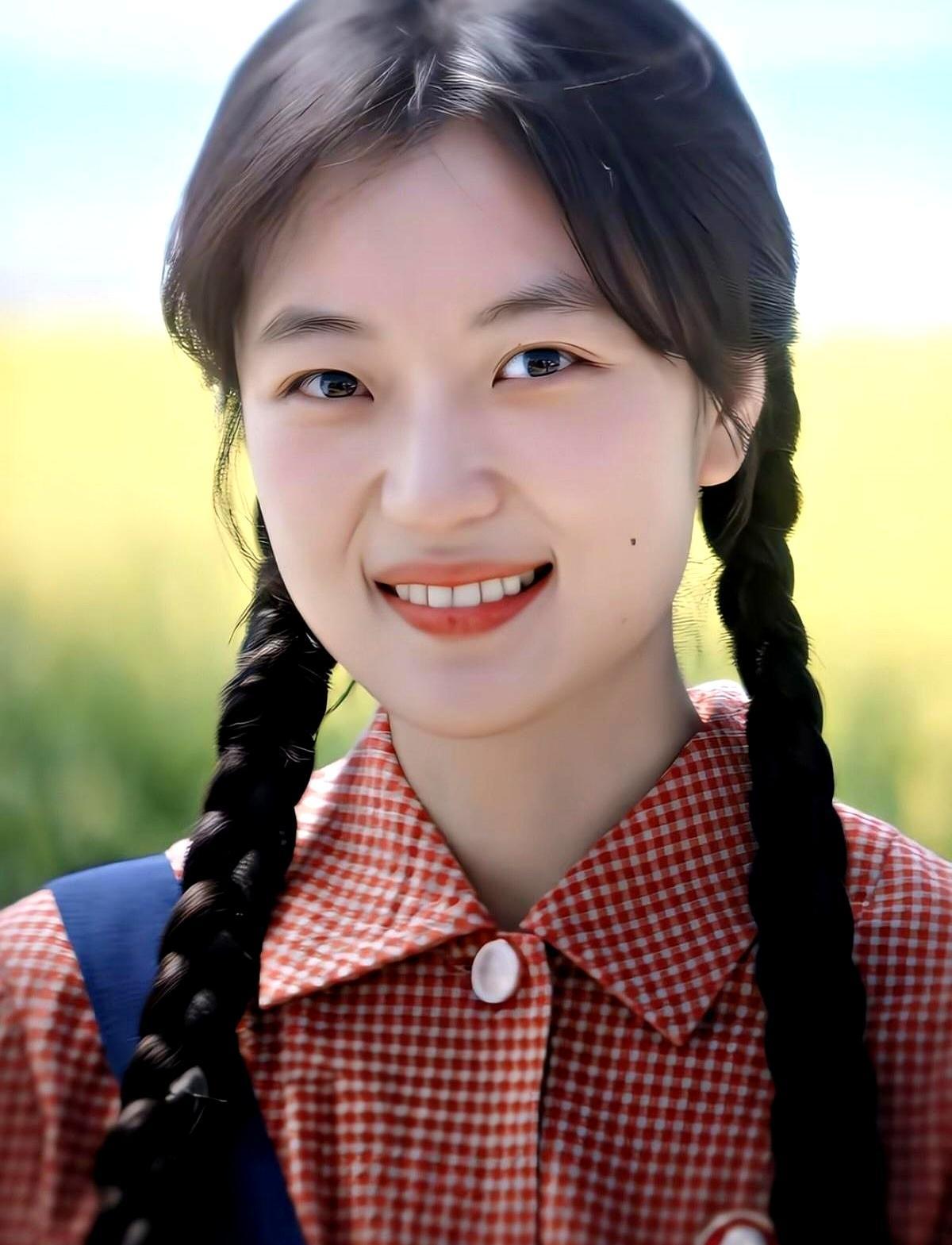 她9岁练芭蕾，20岁演活70年代女工——不是靠天赋，是被爱养大的清醒。
 
母亲