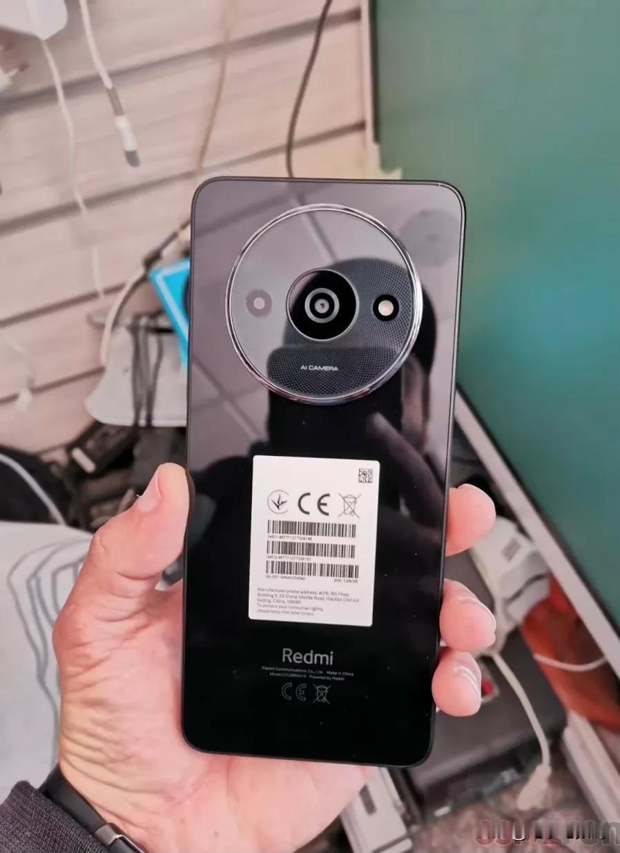 Redmi A3 这款海外入门款产品设计的有点好看呐！
而且还是LCD屏，只可惜