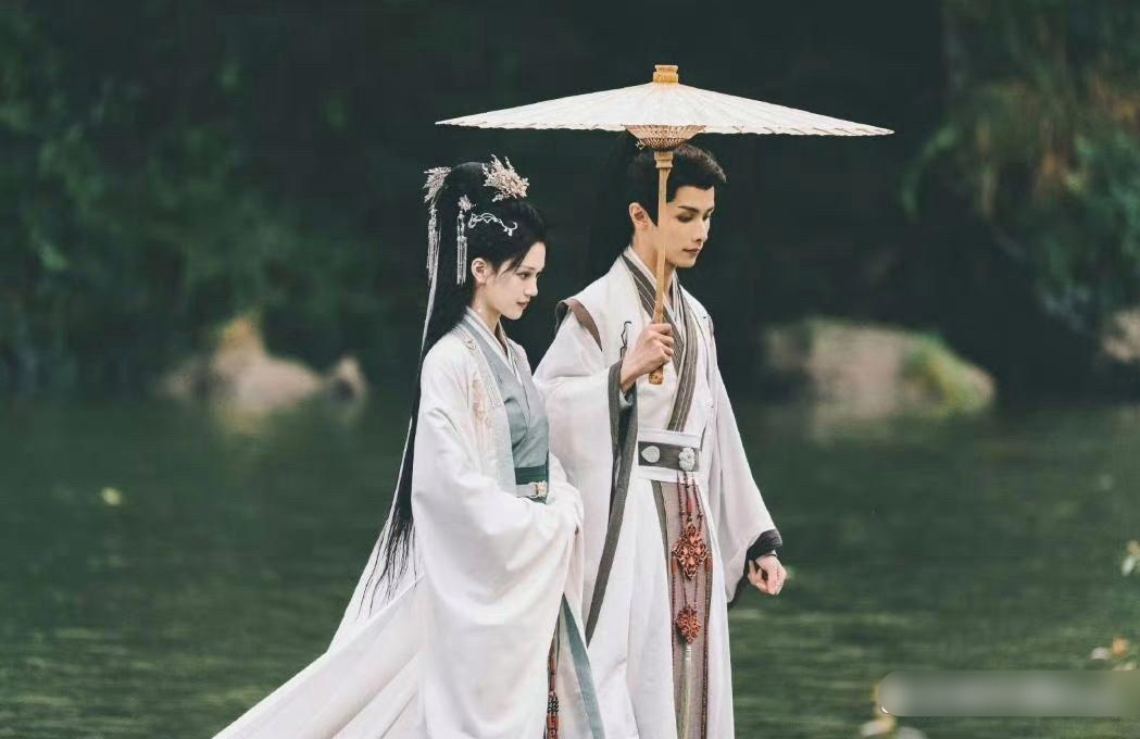 看过一会儿短剧，从颜值到妆造，甚至演技都比内娱很多人强[笑cry]，这个女主是不
