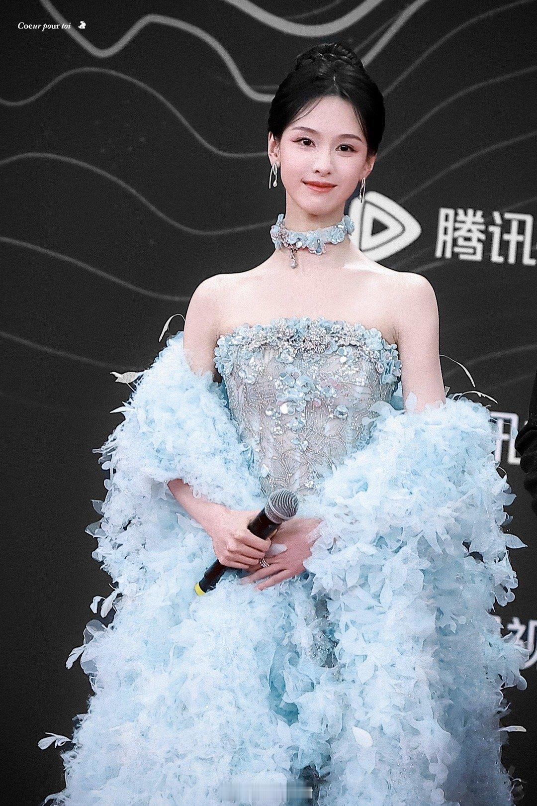 陈都灵这身体，好美，好让人有感觉[心][心][舔屏][舔屏][舔屏][舔屏][舔