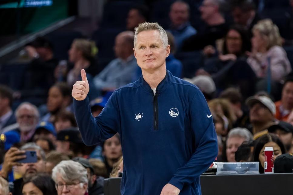 各位篮球迷们，最近勇士队主教练史蒂夫·科尔又出来说话了，这次他聊的可不是战术布置