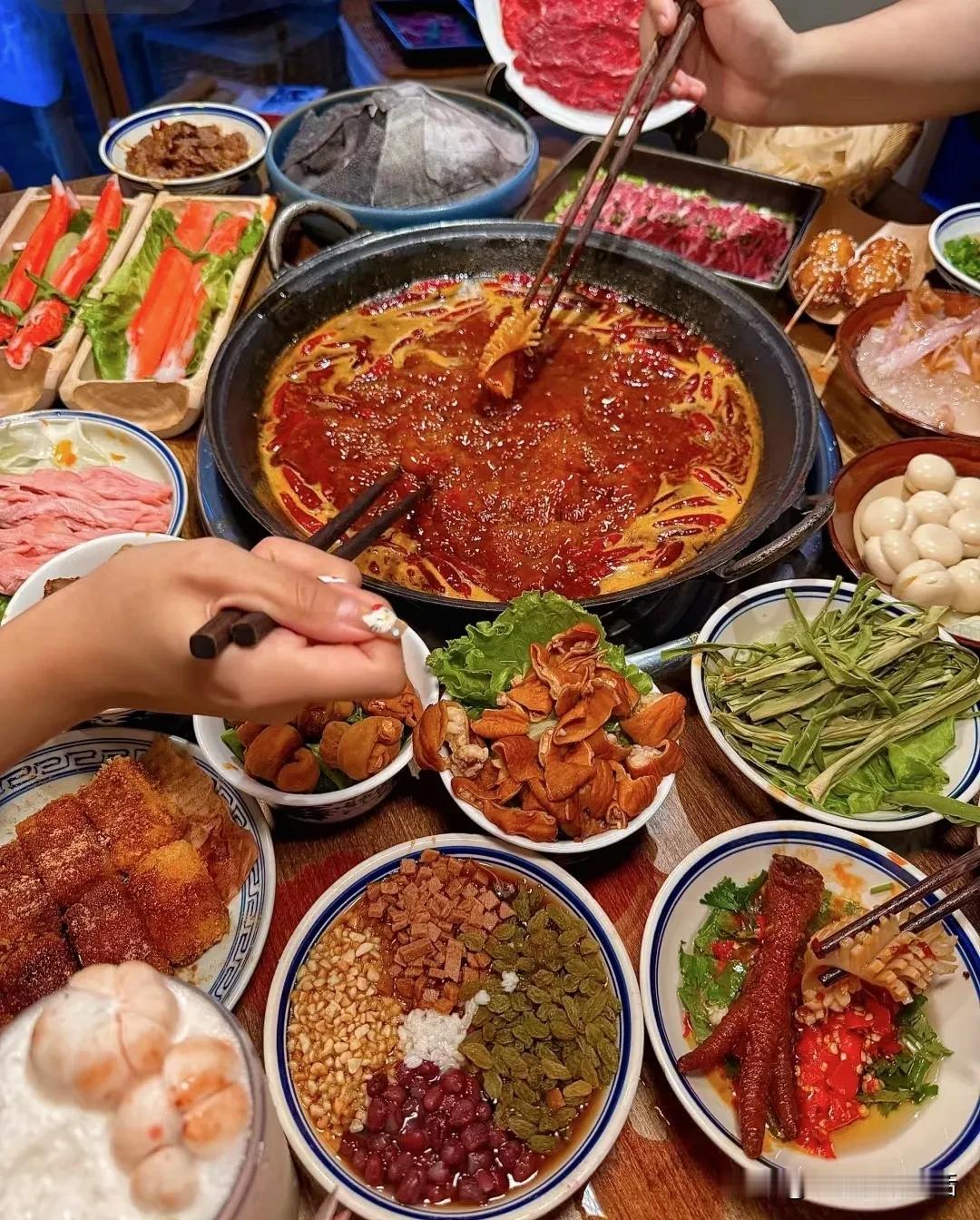 过冬必备美食推荐！当寒冷的冬天来临，没有什么比热气腾腾的美食更能温暖身心了。这些