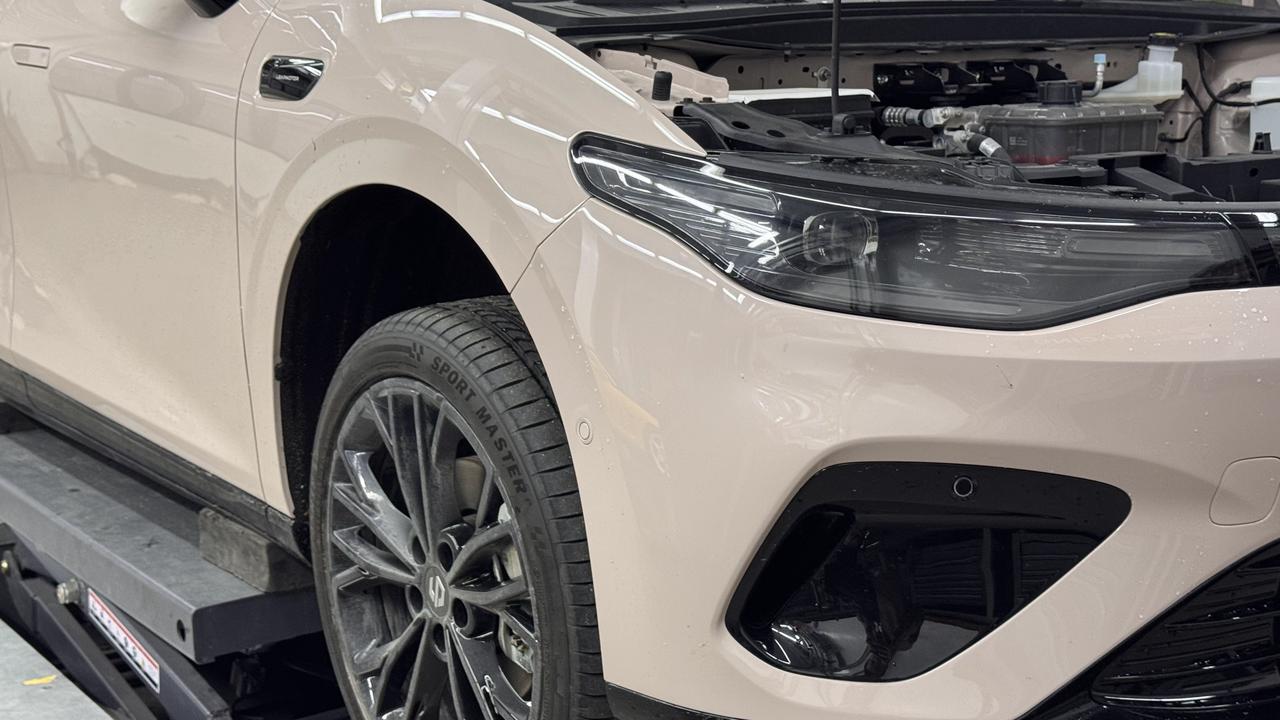 零跑Lafa5第一套绞牙避震准备到位
配合BC Racing研发，效率是不是很够