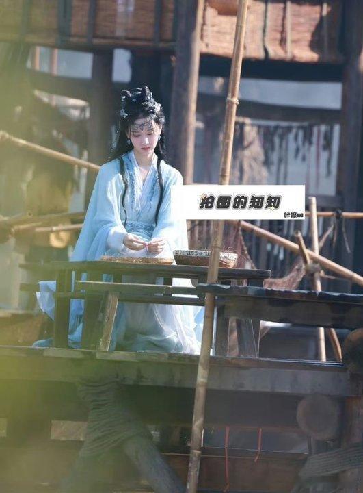 陈都灵月麟绮纪蓝衣造型路透 陈都灵月麟绮纪路透，蓝衣好漂亮啊！ 陈都灵蓝衣猫猫头