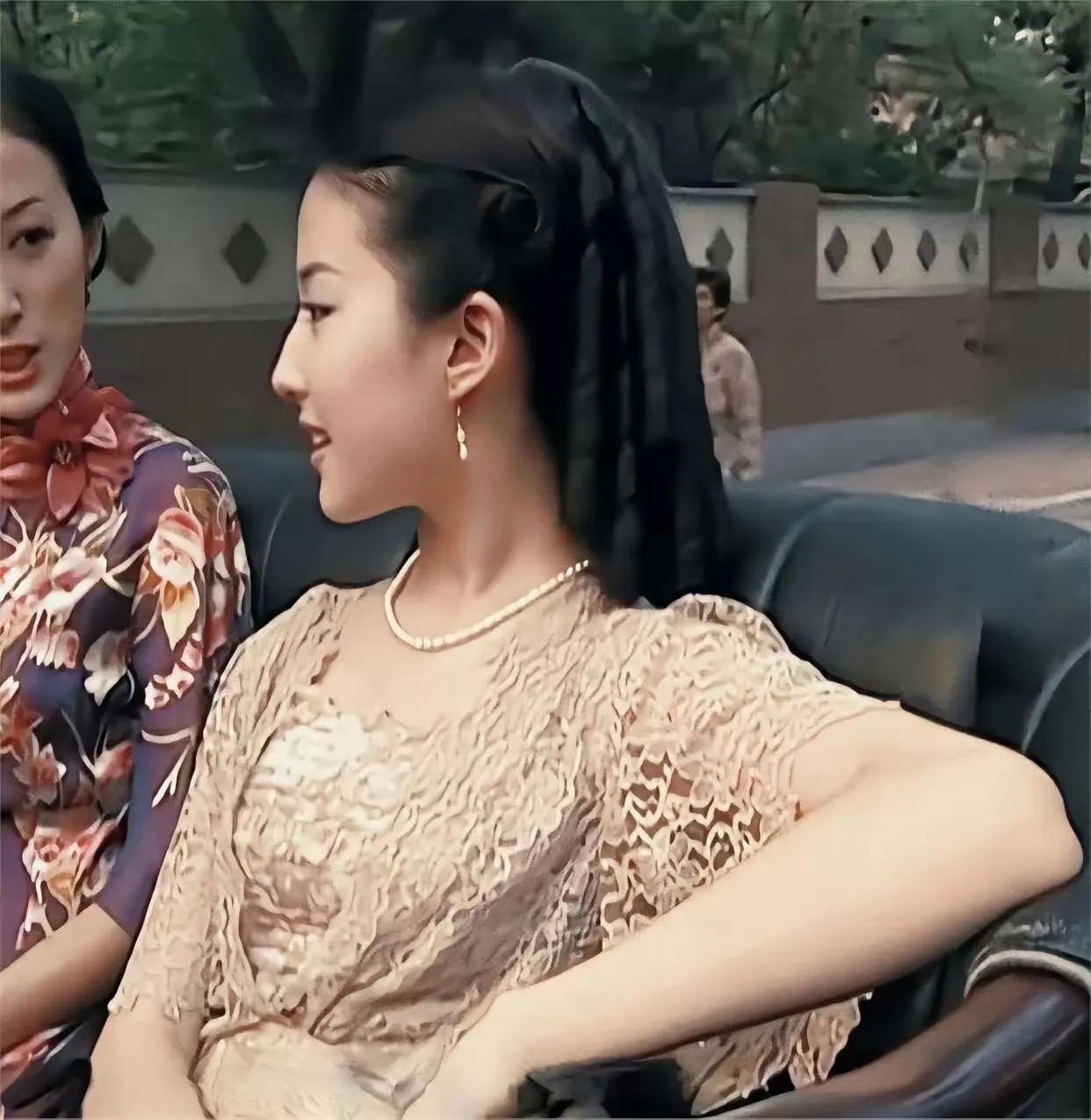 你可知道那时候的神仙姐姐有多美？也不知道导演从哪里发现的她，不能不说导演的眼睛真