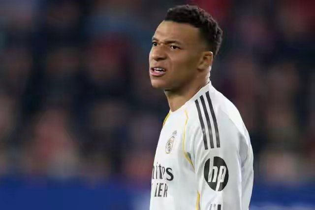 队医错把姆总右腿当左腿！曝皇马已开除医疗团队皇家马德里姆巴佩 本周一，西班牙记者