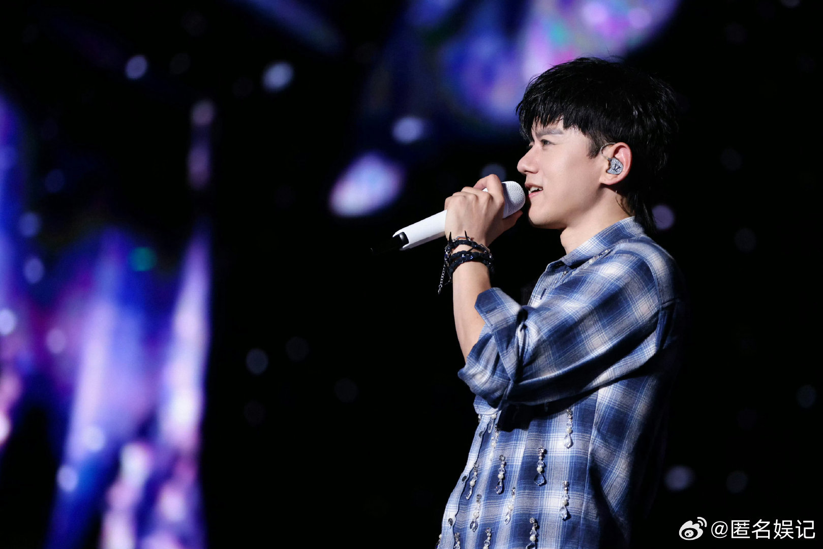 张杰张杰回应张凌赫送花篮张杰回应张凌赫送花篮：用心又有排面，未来一路繁花相送 