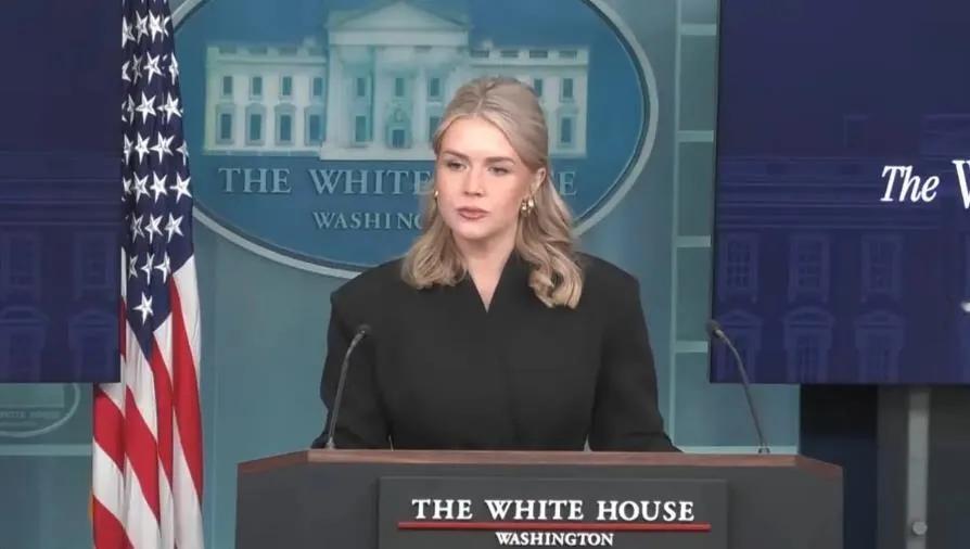 白宫新闻秘书卡罗琳·莱维特在新闻发布会上表示，特朗普对俄乌冲突的双方都极其失望。