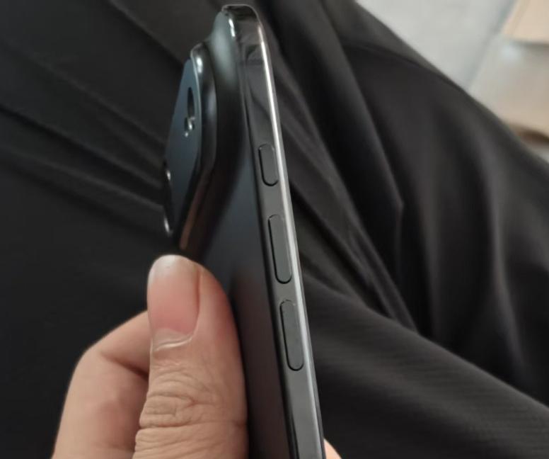 下半年的iPhone Air2，还能这么薄吗？这么薄，续航能提升一点点吗？