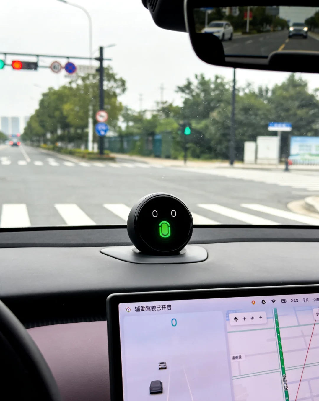 汽车 真的别盲目依赖辅助驾驶新手应该先熟练掌握能靠自己判断去应付各种路况和交通法